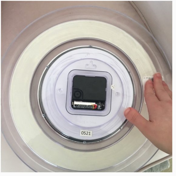 Westclox Ingraham 12-Inch Round Glitter Wall Clock in SILVER clear nwt - Picture 4 of 6